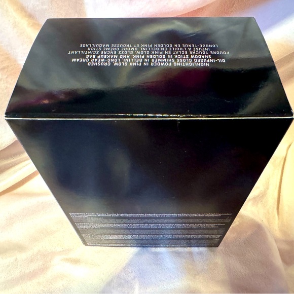 Bobbi Brown Illuminating Essentials Set - Picture 7 of 8